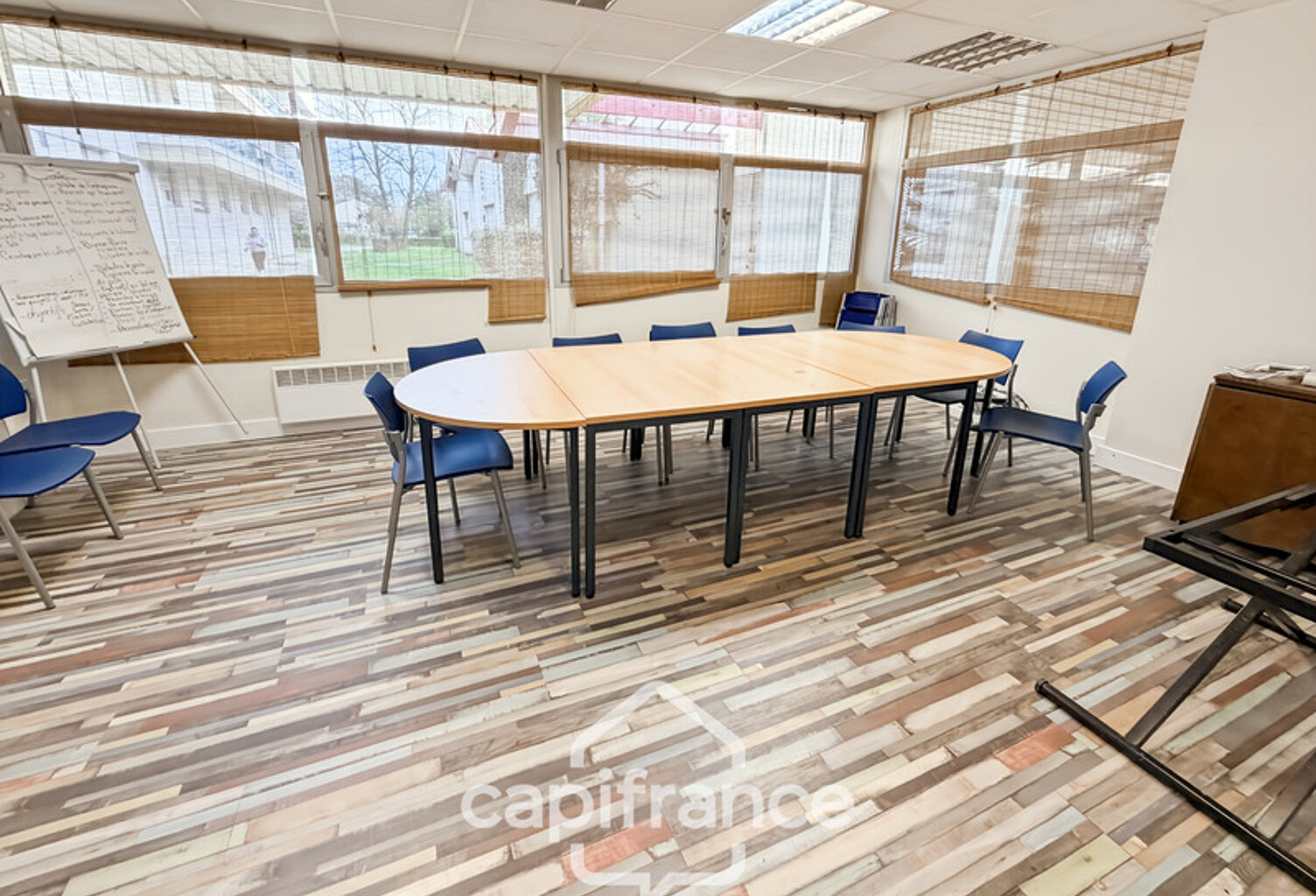 LOCAUX COMMERCIAUX / BUREAUX — photo 1