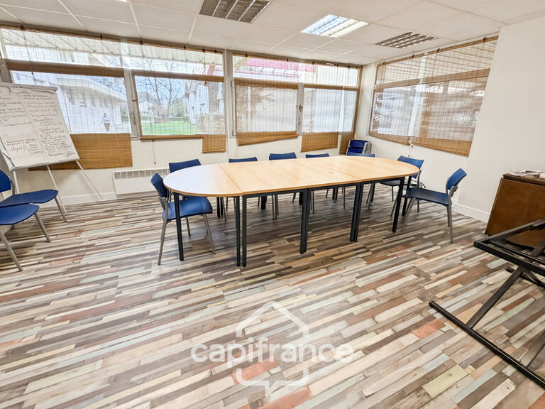 LOCAUX COMMERCIAUX / BUREAUX — photo 1