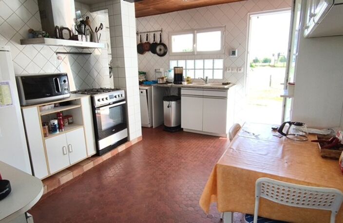 ÉLÉGANTE MAISON FAMILIALE DE 231 m² – 4 CHAMBRES – TERRAIN ARBORÉ DE 2 390 m² – AXE PARIS / AMIENS — photo 5