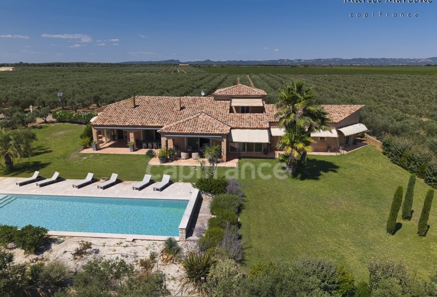 Propriété d’exception de 290 m2 au cœur de la Vallée des Baux-de-Provence sur 25 hectares 7 pièces MOULES (13) — photo 1
