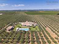 Propriété d’exception de 290 m2 au cœur de la Vallée des Baux-de-Provence sur 25 hectares 7 pièces MOULES (13) — photo 2