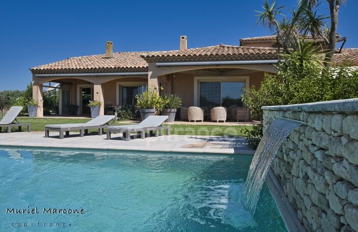 Propriété d’exception de 290 m2 au cœur de la Vallée des Baux-de-Provence sur 25 hectares 7 pièces MOULES (13) — photo 3