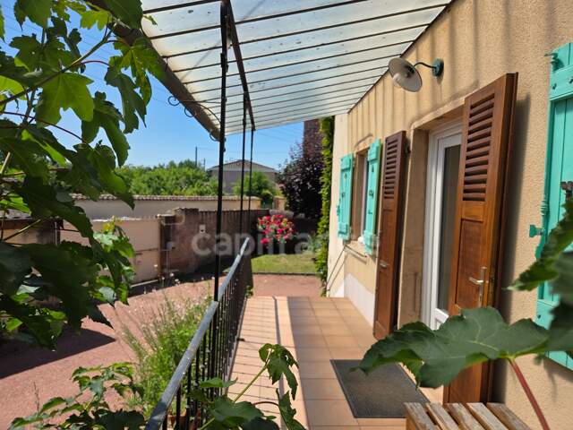 Charme de l'ancien : Maison familiale avec jardin, offrant 240m2 de surface totale au sol — photo du bien