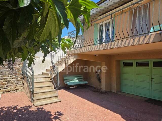 Charme de l'ancien : Maison familiale avec jardin, offrant 240m2 de surface totale au sol — photo du bien