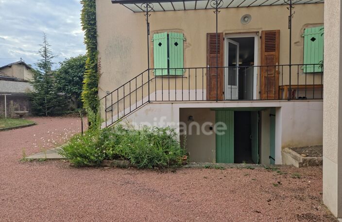 Charme de l'ancien : Maison familiale avec jardin, offrant 240m2 de surface totale au sol — photo 2