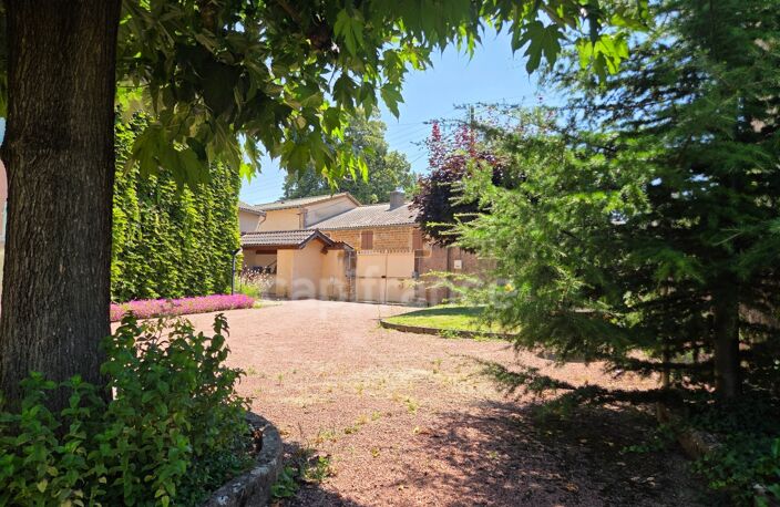 Charme de l'ancien : Maison familiale avec jardin, offrant 240m2 de surface totale au sol — photo 3