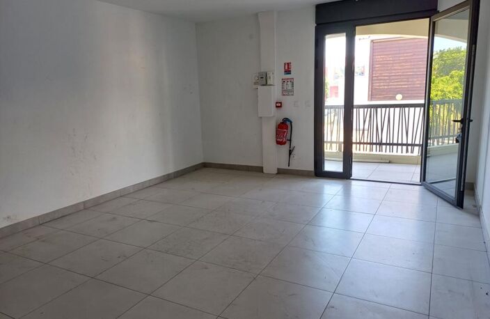 Local Professionnel 59 m² Saint-André — photo 3