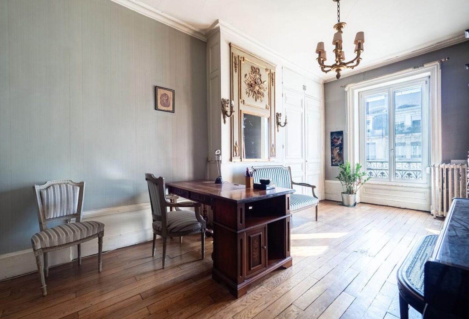 T3 traversant 89 m² à rénover – Lyon 7e Saxe-Gambetta – Immeuble 1890, 4e avec ascenseur, cave et grenier — photo 1