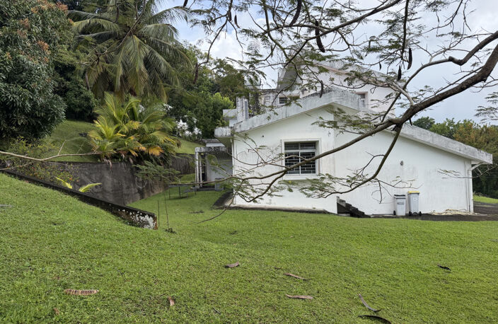 A vendre villa T5 de 210 m2, en R+1, sur 4 215 m2 de terrain — photo 3