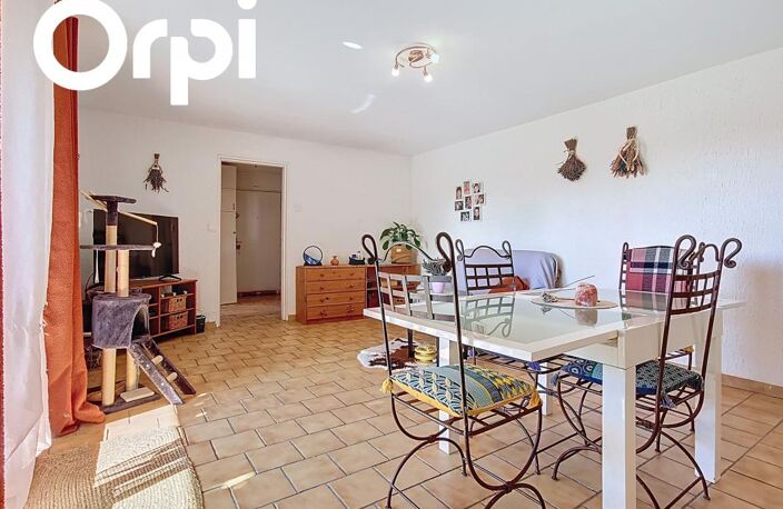 Appartement T4 82m² à vendre, 3 chambres, Solliès-Pont, parking collectif et terrasse exposition Est — photo 4