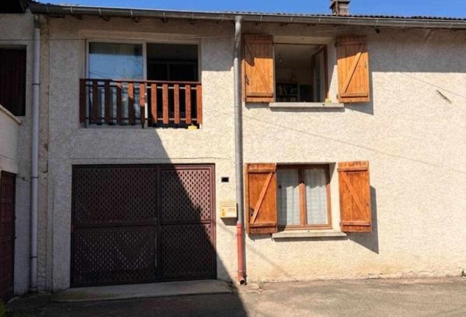 Maison À Vendre - Opportunité Rare à Loyettes – Idéal Primo-Accédants ou Investisseurs — photo 1