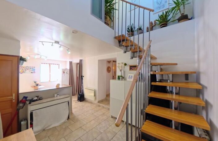 Maison À Vendre - Opportunité Rare à Loyettes – Idéal Primo-Accédants ou Investisseurs — photo 2