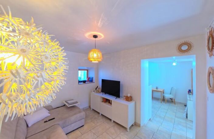 Maison À Vendre - Opportunité Rare à Loyettes – Idéal Primo-Accédants ou Investisseurs — photo 3