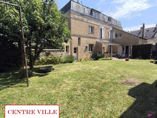 Maisons centre ville, garages et jardin — photo du bien