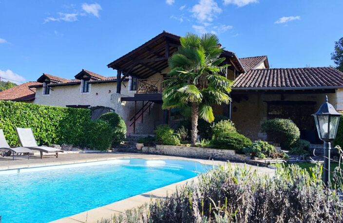 Belle longère en pierre, dont gîte, piscine, dépendances, grange. Calme, campagne — photo 2