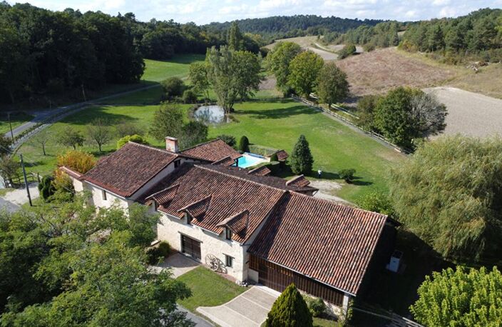 Belle longère en pierre, dont gîte, piscine, dépendances, grange. Calme, campagne — photo 5