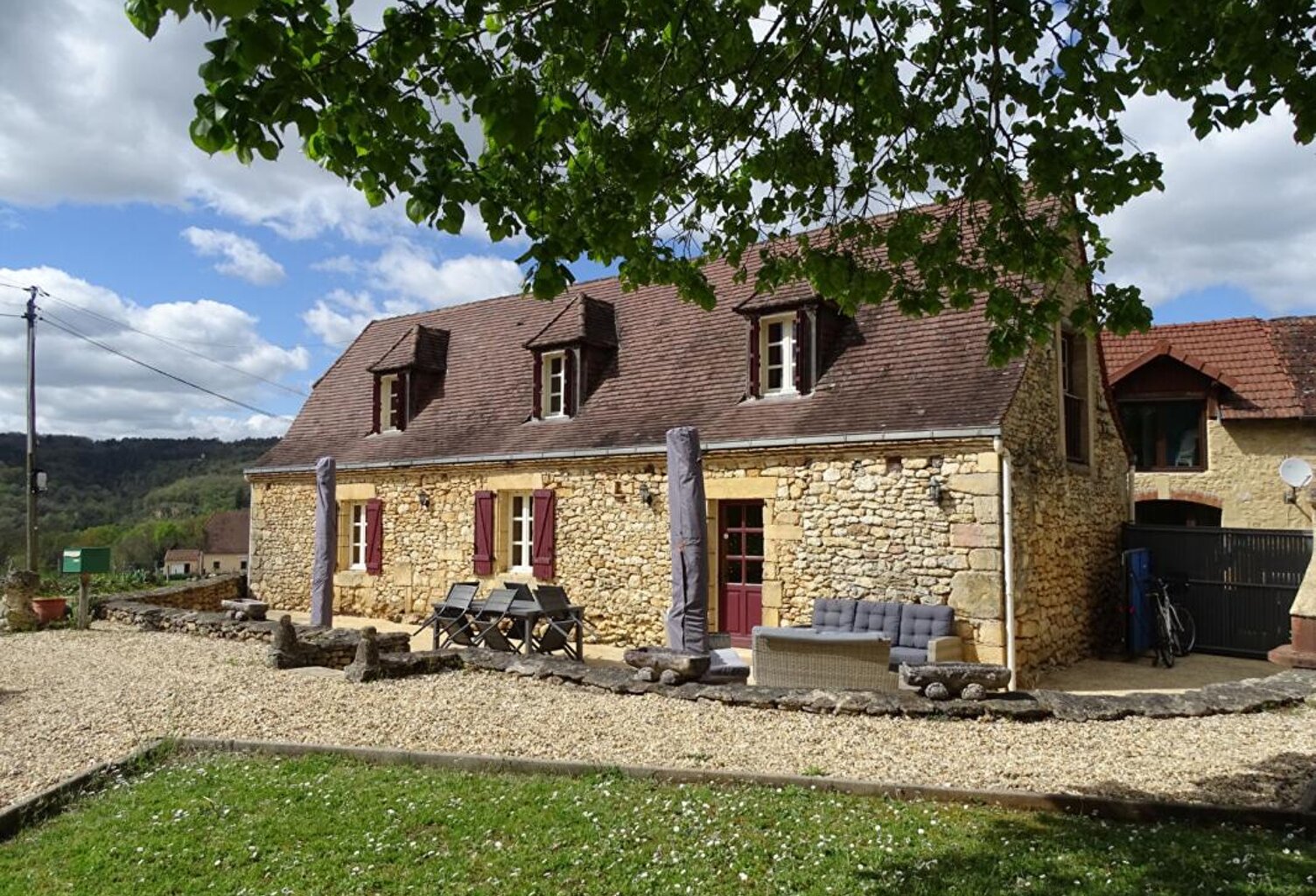 Ensemble immobilier Saint Leon Sur Vézère 8 pièce(s) 210.48 m2 — photo 1