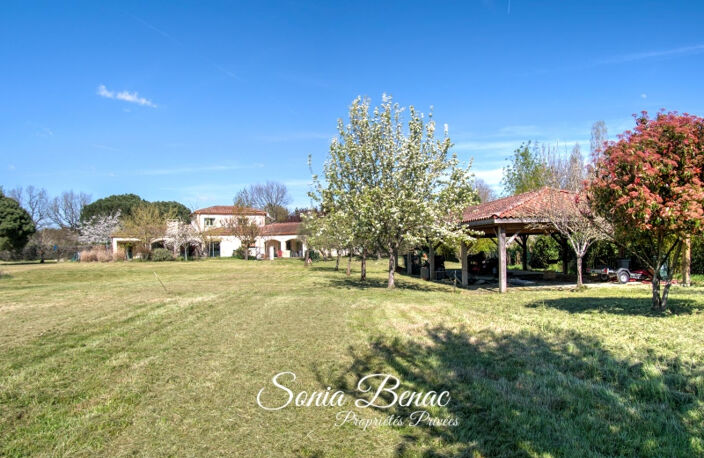 TOIULOUSE - LEGUEVIN - Maison  6 pièces de 238 m2  - Dépendance de 180 m2 — photo 2