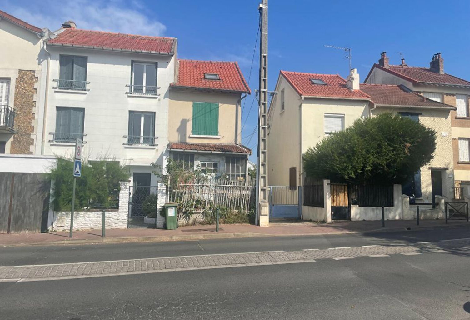 Clamart -Quartier Gare. Ensemble immobilier familial avec jardin et stationnements 150 m² à réinventer — photo 1