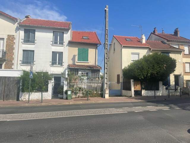 Clamart -Quartier Gare. Ensemble immobilier familial avec jardin et stationnements 150 m² à réinventer — photo du bien