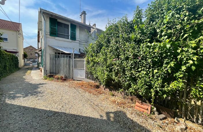 Clamart -Quartier Gare. Ensemble immobilier familial avec jardin et stationnements 150 m² à réinventer — photo 3