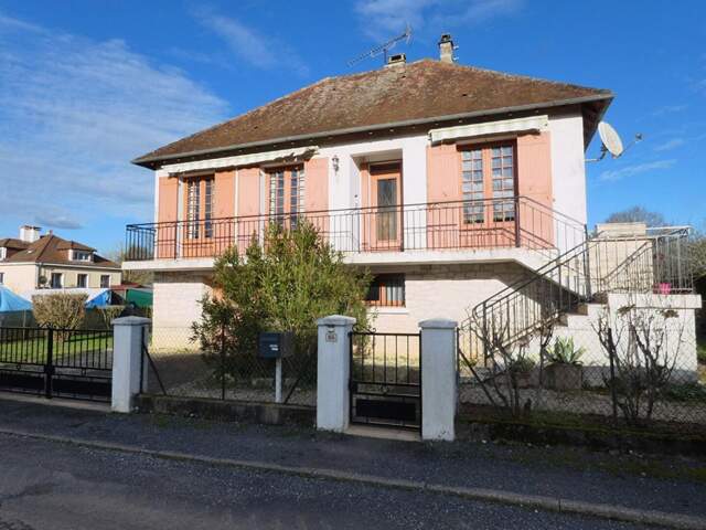Maison Cherveix Cubas 90 m2 / sous-sol / studio / jardin 1000m² — photo du bien