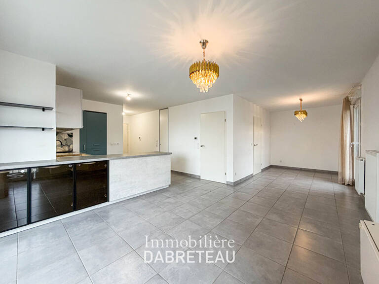 Vaulx en Velin - T4 de 75m2 en dernier étage avec grand balcon — photo 1