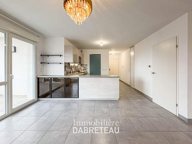 Vaulx en Velin - T4 de 75m2 en dernier étage avec grand balcon — photo du bien
