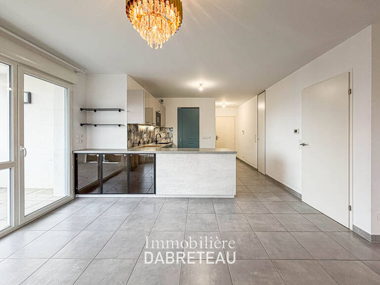 Vaulx en Velin - T4 de 75m2 en dernier étage avec grand balcon — photo 1