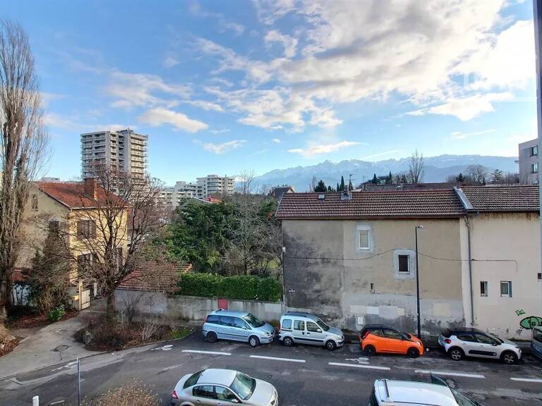 A VENDRE - T2 avec balcon, cave et ascenseur — photo 1
