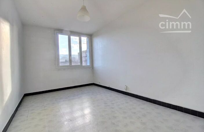 A VENDRE - T2 avec balcon, cave et ascenseur — photo 2