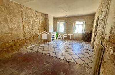 Maison en pierre à rénover, idéalement située au cœur de Castillon, avec jardin et beau potentiel d'aménagement. — photo du bien