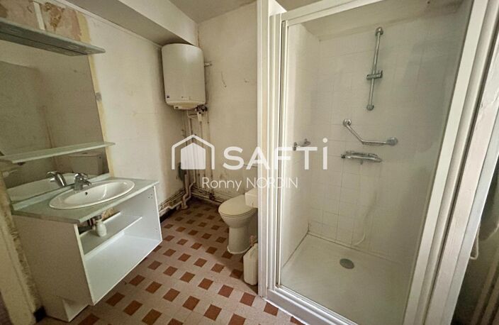 Maison en pierre à rénover, idéalement située au cœur de Castillon, avec jardin et beau potentiel d'aménagement. — photo 5