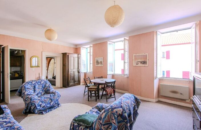  PLEIN CŒUR DE BIDART APPARTEMENT LUMINEUX A RENOVER PROCHE PLAGE / APERÇU OCÉAN — photo 2