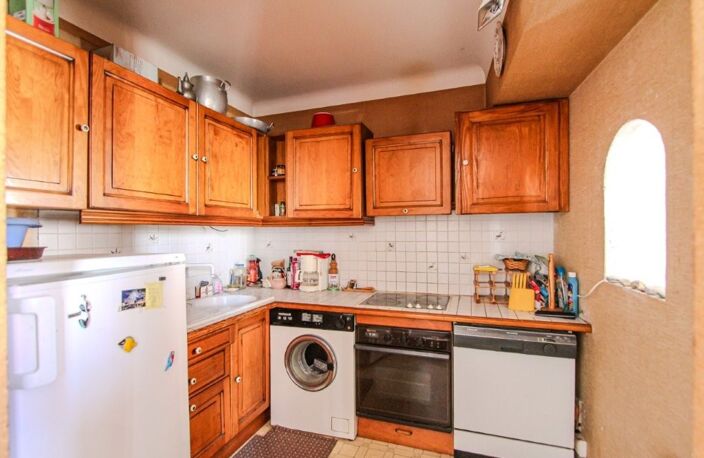  PLEIN CŒUR DE BIDART APPARTEMENT LUMINEUX A RENOVER PROCHE PLAGE / APERÇU OCÉAN — photo 5