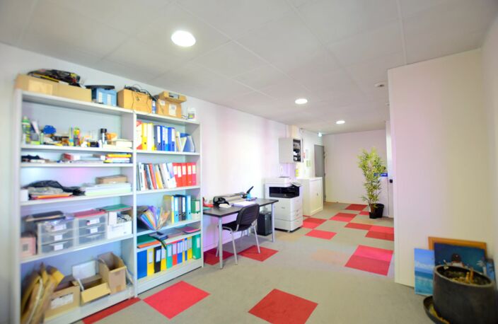 Beuax bureaux en étage + parkings — photo 3