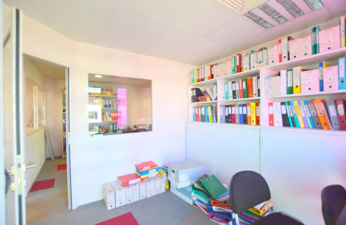 Beuax bureaux en étage + parkings — photo 4