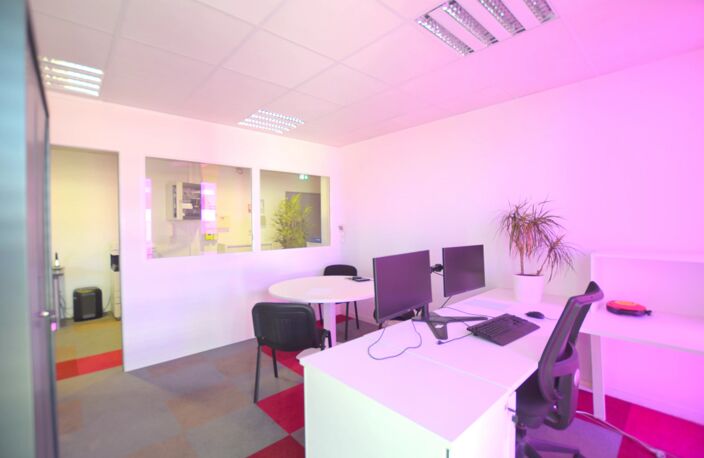 Beuax bureaux en étage + parkings — photo 5