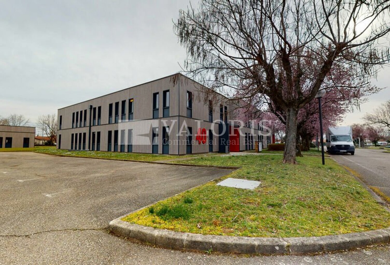 BUREAUX à LOUER — photo 1