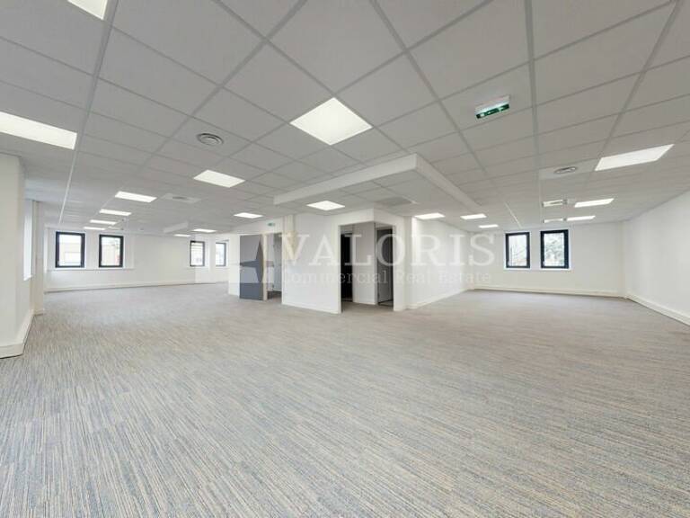 BUREAUX à LOUER — photo 1