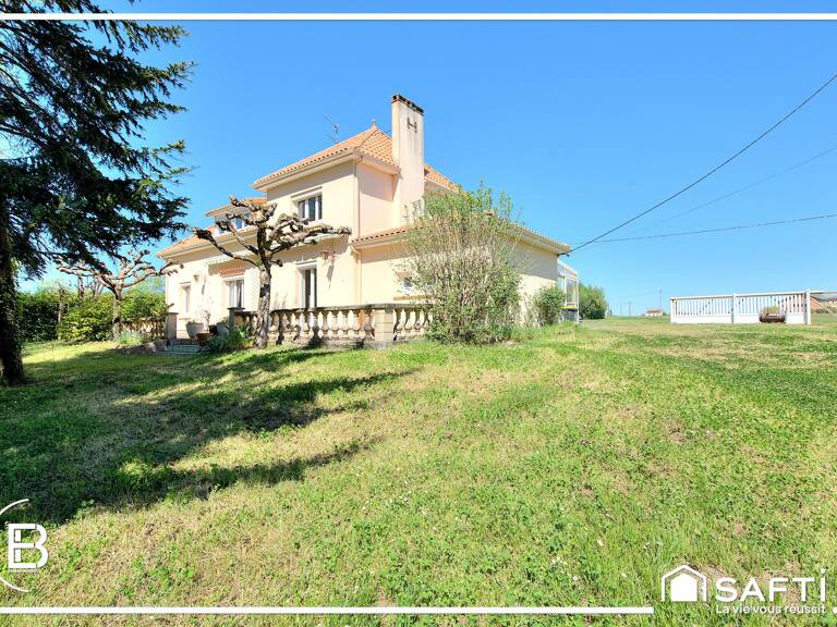 Grande maison traditionnelle avec 600 m² de hangars — photo 1