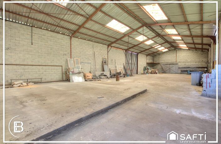 Grande maison traditionnelle avec 500 m² de hangars — photo 2