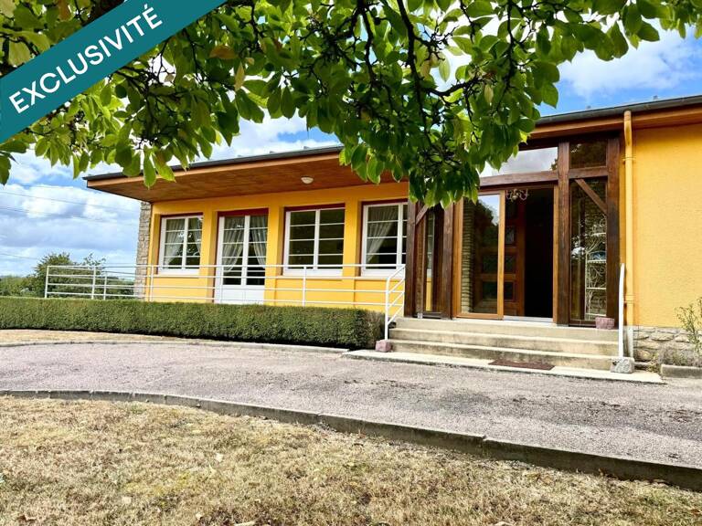 Bien offrant de nombreuses dépendances et espaces de stockage, idéal pour un artisan ou tout projet nécessitant de l'espace. — photo 1