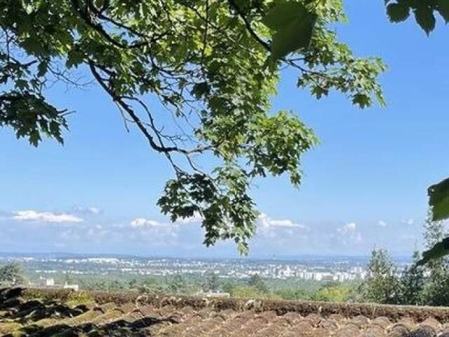 Terrain à bâtir, viabilisé et libre constructeur — photo du bien
