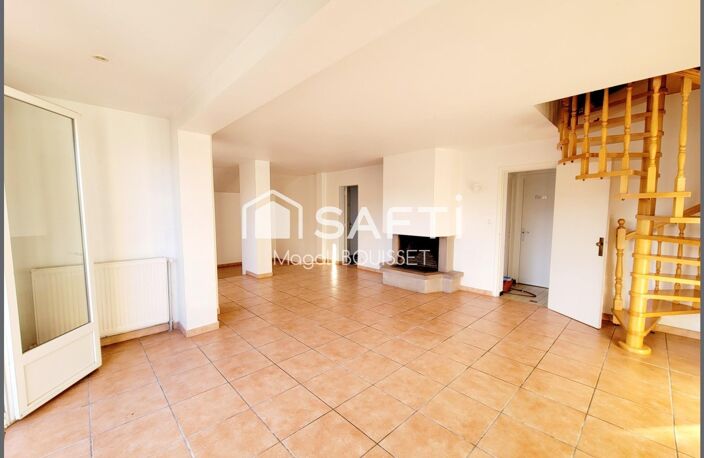 Maison T5 de 125m², Trois chambres et dont deux chambres et salle d'eau en rez de chaussée, un bureau, une terrasse, deux abris jardin, une piscine, terrain 1115m², idéale pour une famille. Des devis sont disponibles. — photo 2