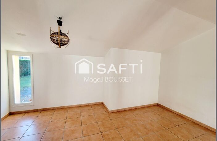 Maison T5 de 125m², Trois chambres et dont deux chambres et salle d'eau en rez de chaussée, un bureau, une terrasse, deux abris jardin, une piscine, terrain 1115m², idéale pour une famille. Des devis sont disponibles. — photo 3