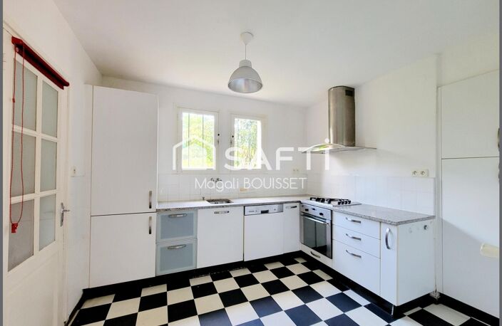 Maison T5 de 125m², Trois chambres et dont deux chambres et salle d'eau en rez de chaussée, un bureau, une terrasse, deux abris jardin, une piscine, terrain 1115m², idéale pour une famille. Des devis sont disponibles. — photo 5