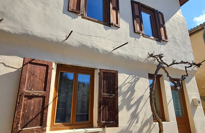 Beaux volumes et fort potentiel au cœur d'un village d'exception ! — photo 2