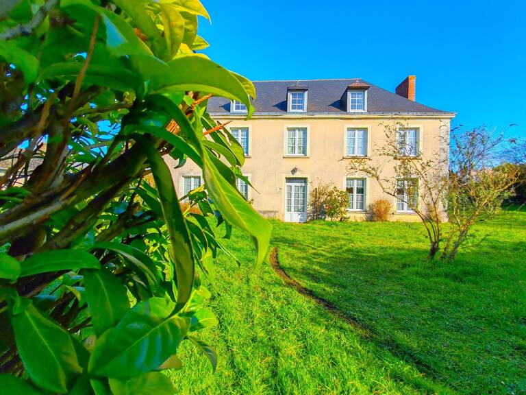 Ancien presbytère  avec ses dépendances et son terrain ! — photo 1