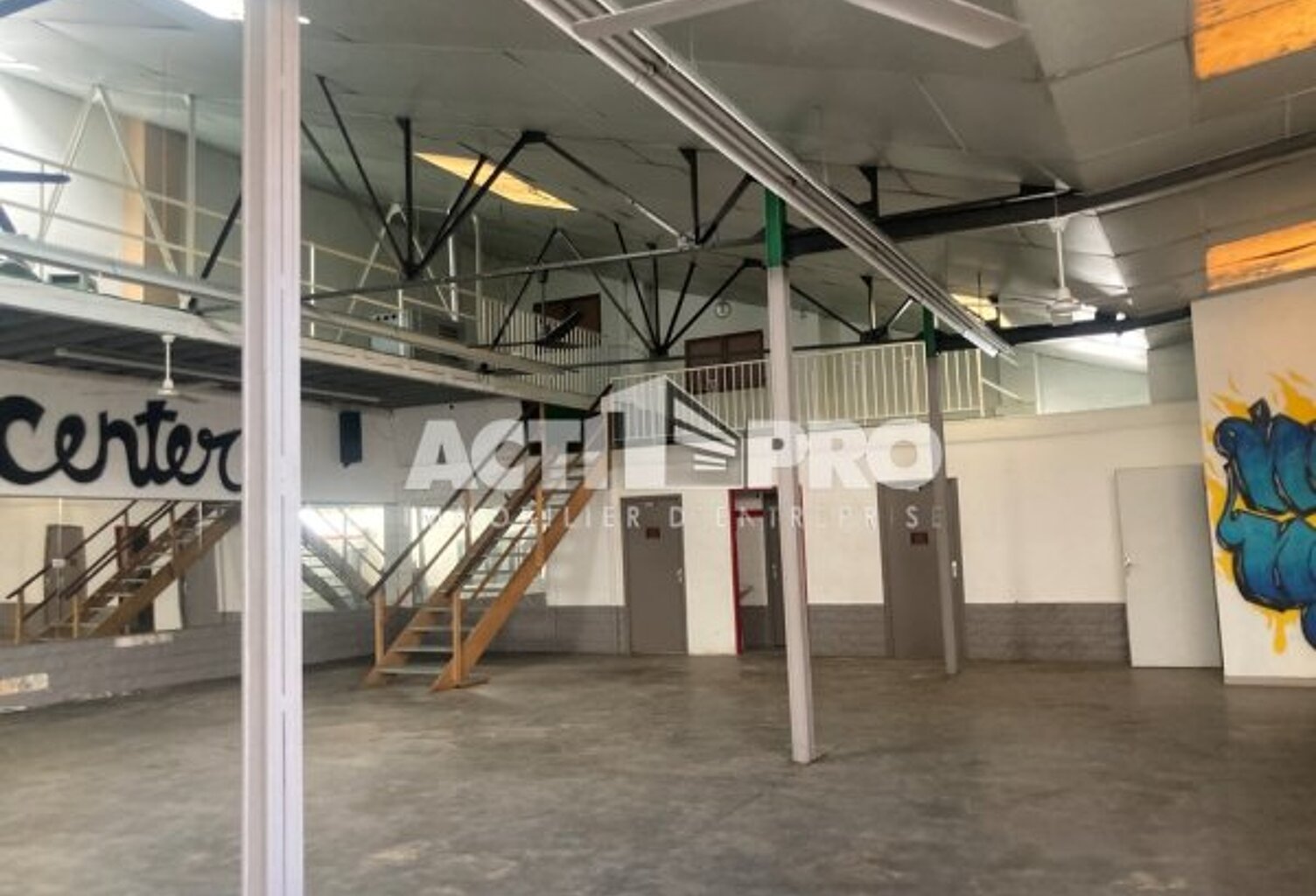 Entrepot à vendre — photo 1